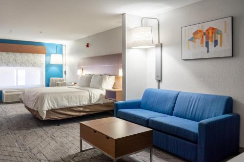 holiday inn express hotel and suites lake zurich bar