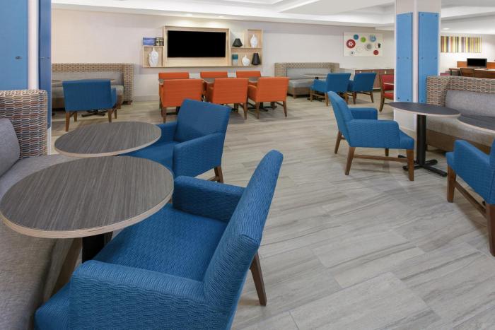holiday inn express hotel and suites lake zurich bar
