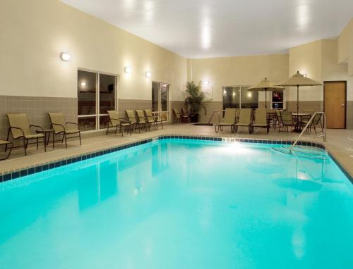 holiday inn express hotel and suites lake zurich bar