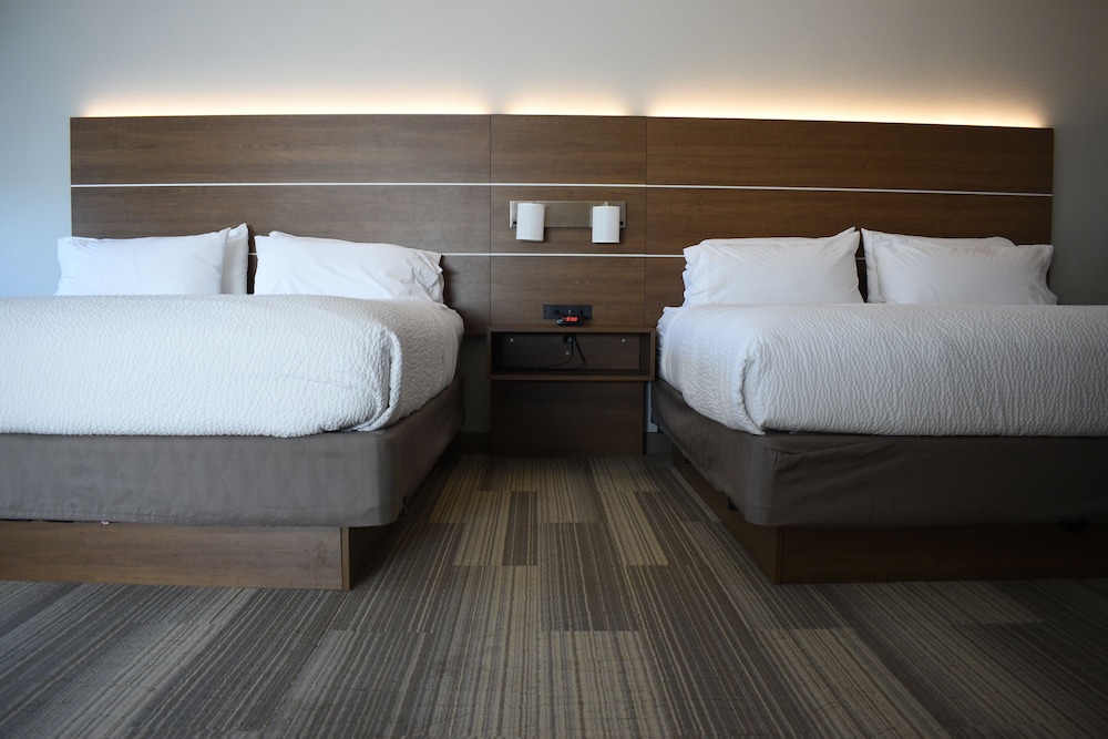holiday inn express and suites south lincoln by ihg