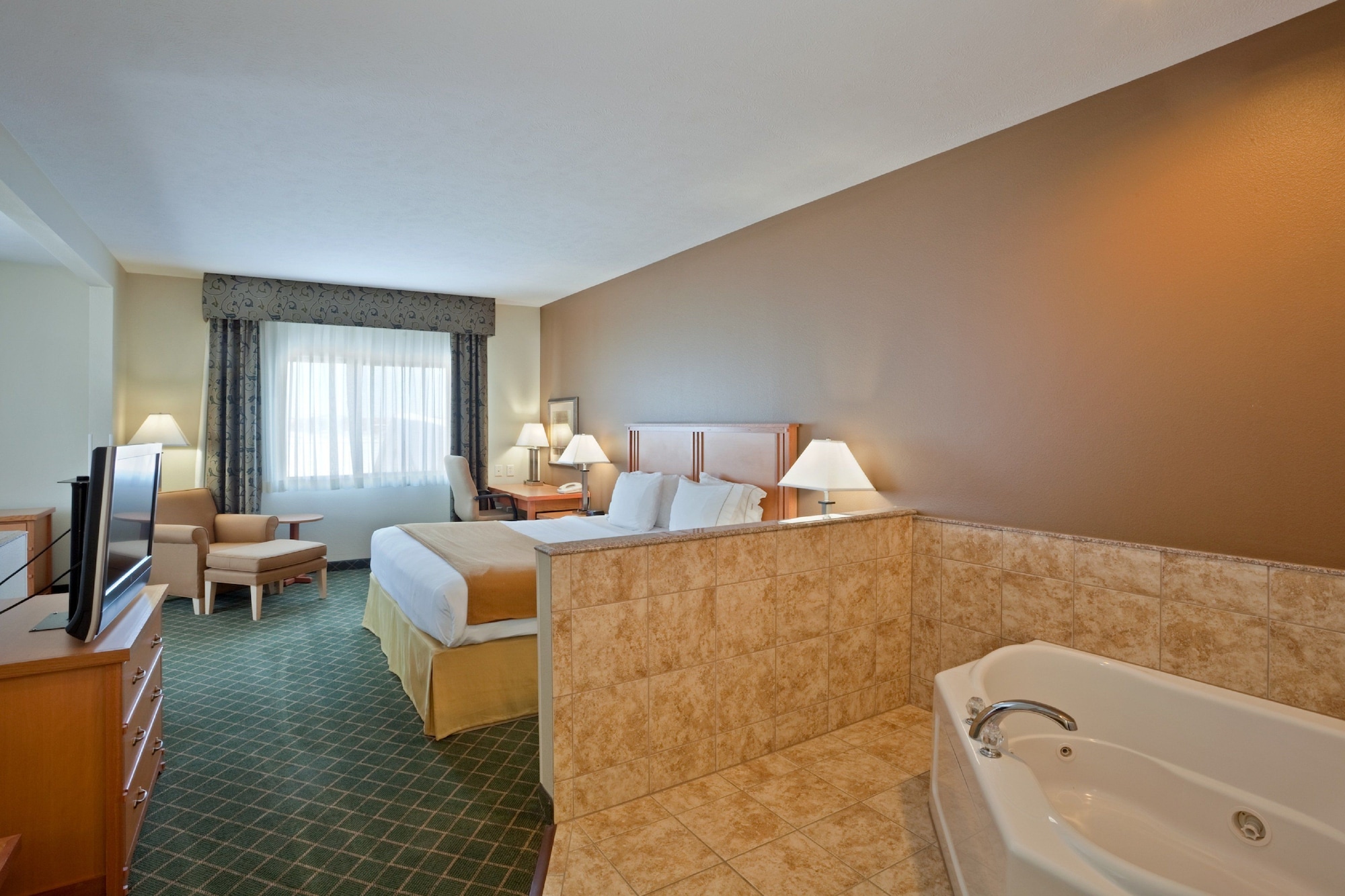 holiday inn express and suites south lincoln by ihg