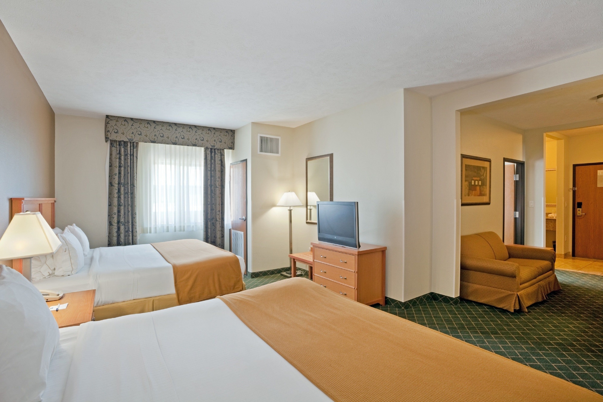 holiday inn express and suites south lincoln by ihg
