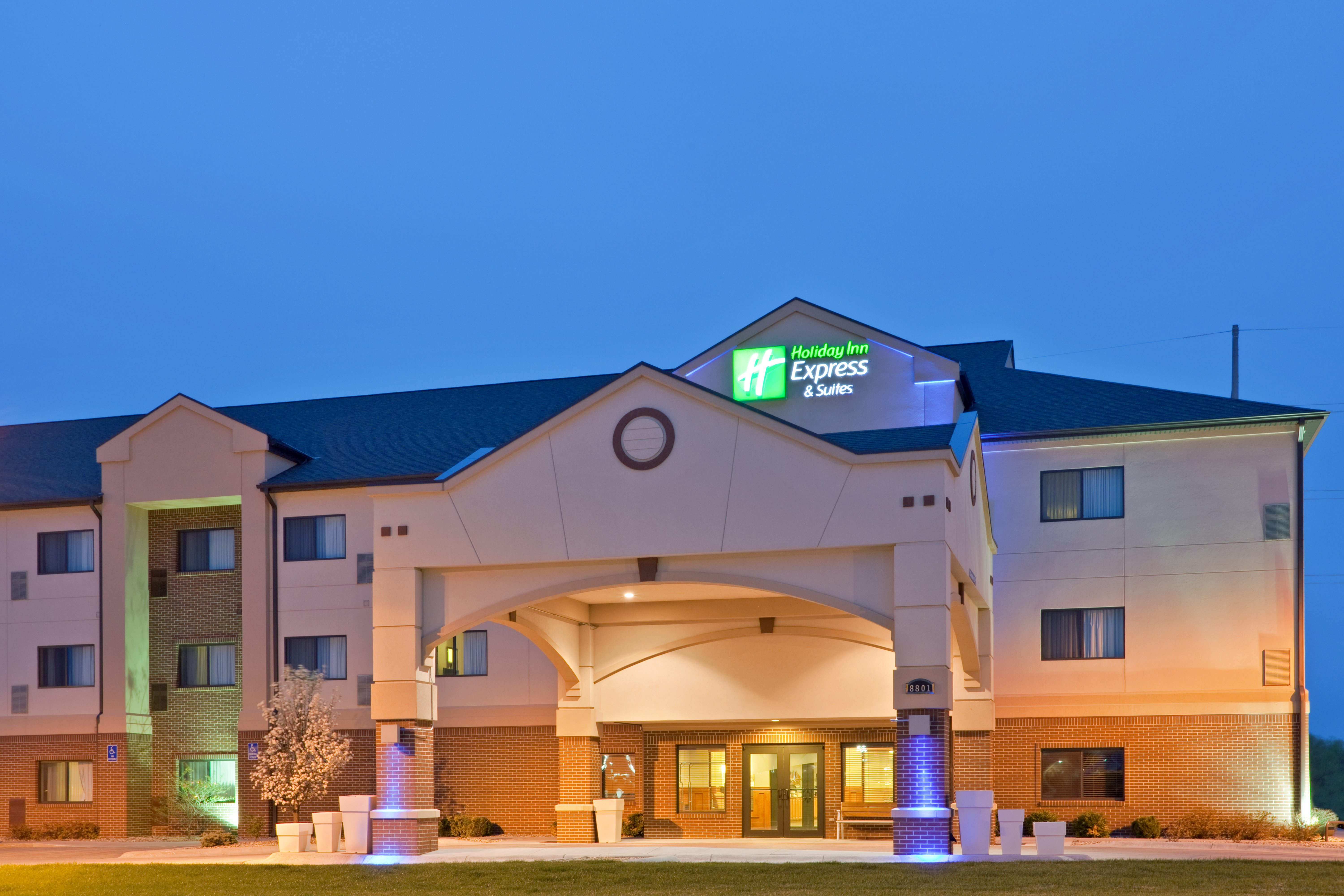 holiday inn express and suites south lincoln by ihg