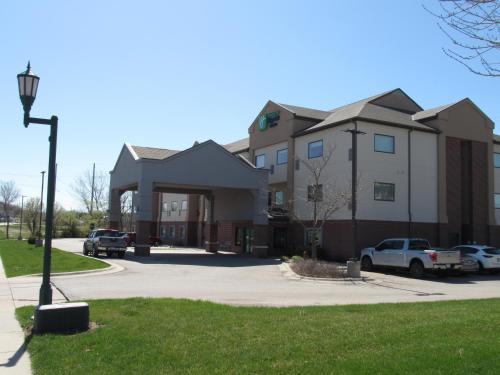holiday inn express and suites south lincoln by ihg