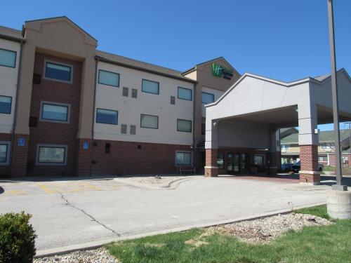holiday inn express and suites south lincoln by ihg