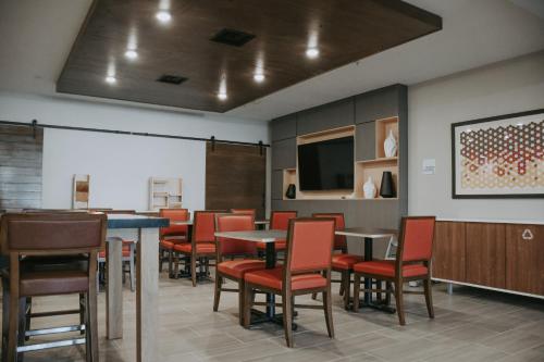 holiday inn express and suites south lincoln by ihg