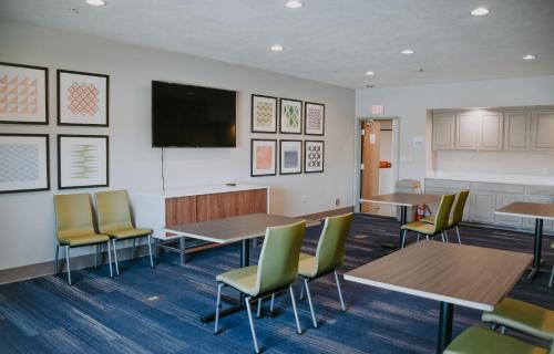 holiday inn express and suites south lincoln by ihg