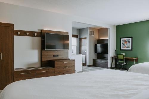 holiday inn express and suites south lincoln by ihg