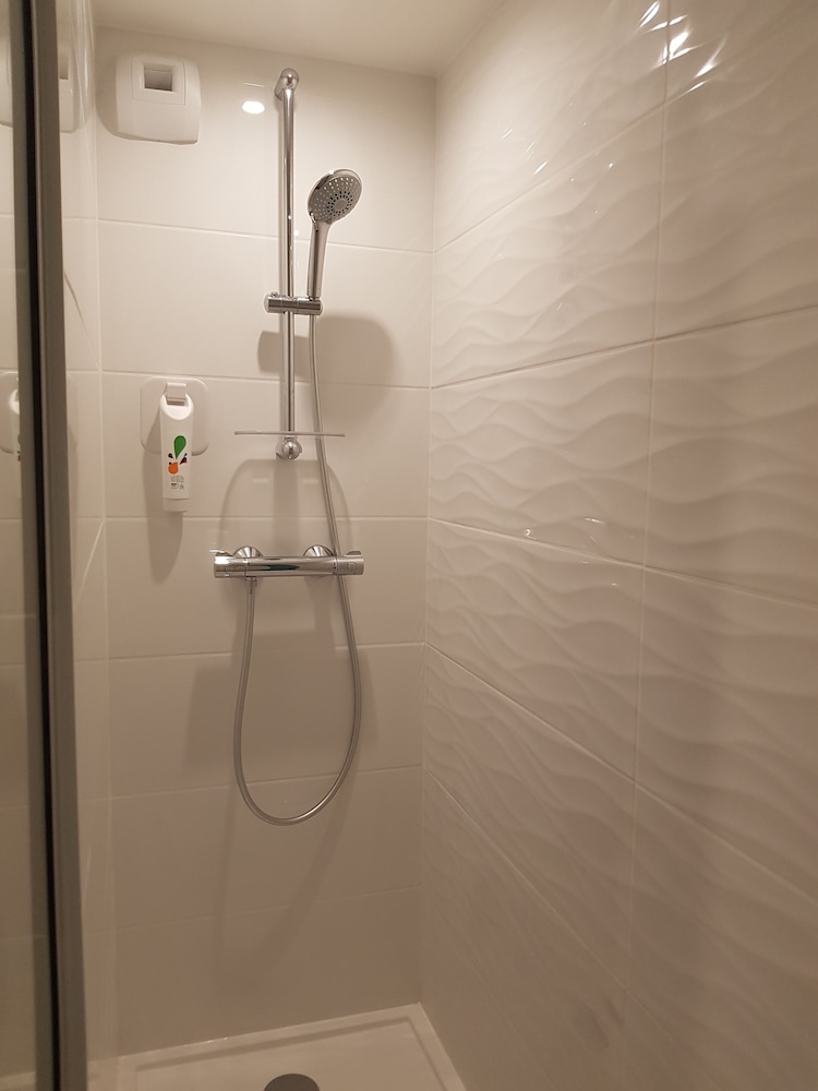 ibis styles frejus sain raphael