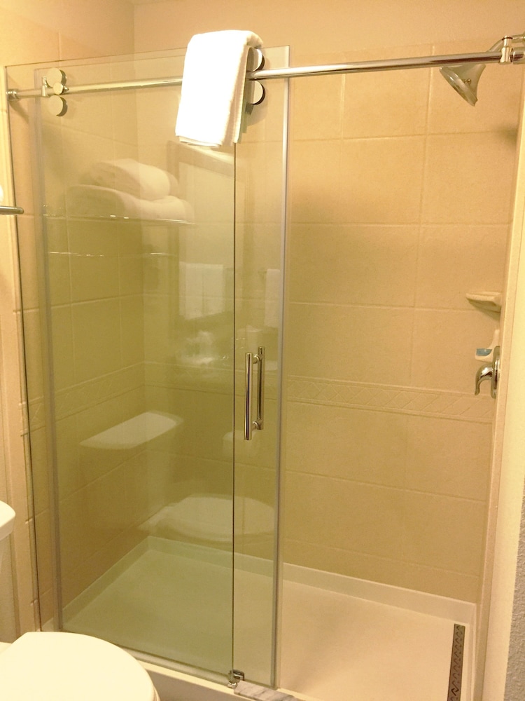 holiday inn express and suites sioux falls sw by ihg