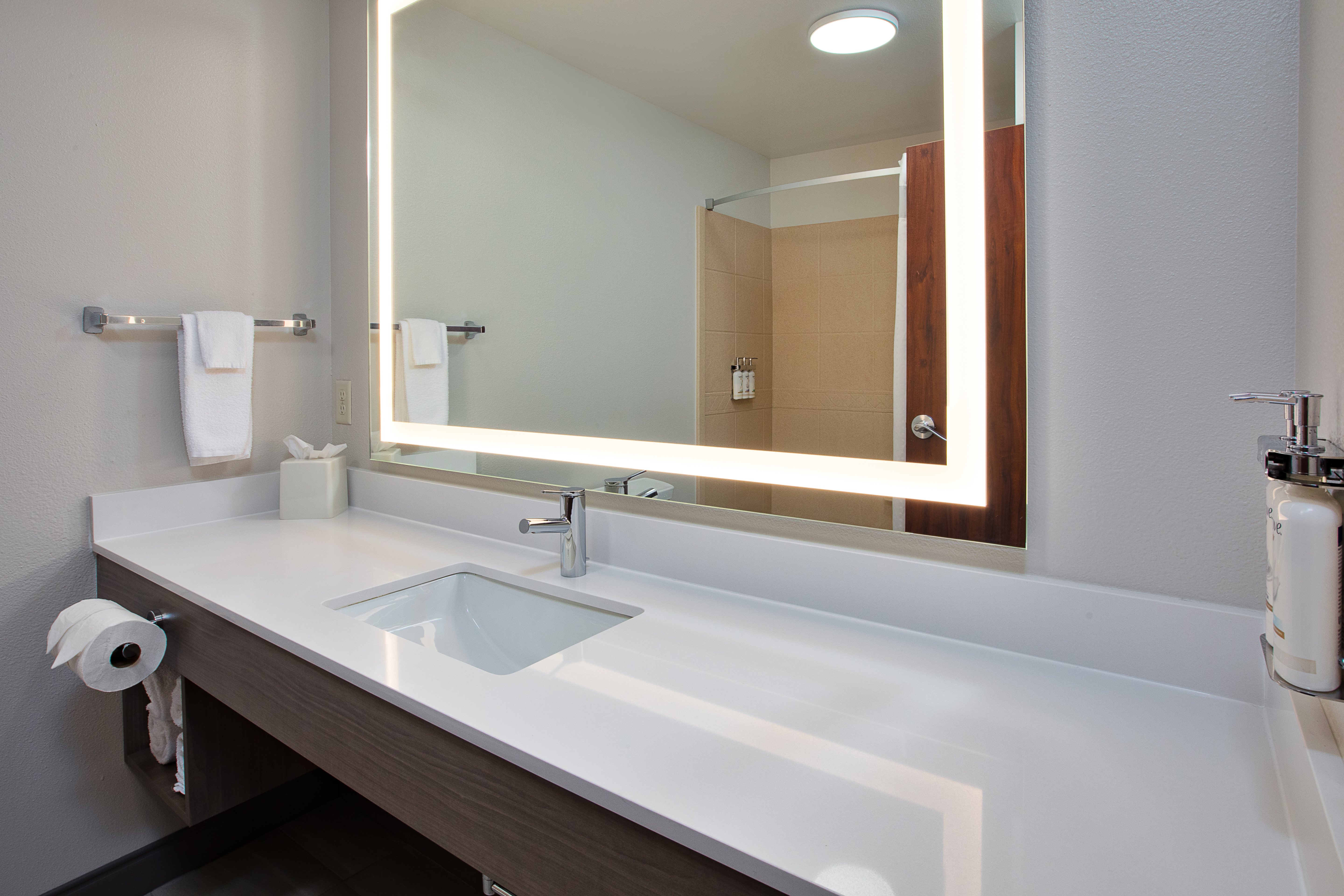 holiday inn express and suites sioux falls sw by ihg