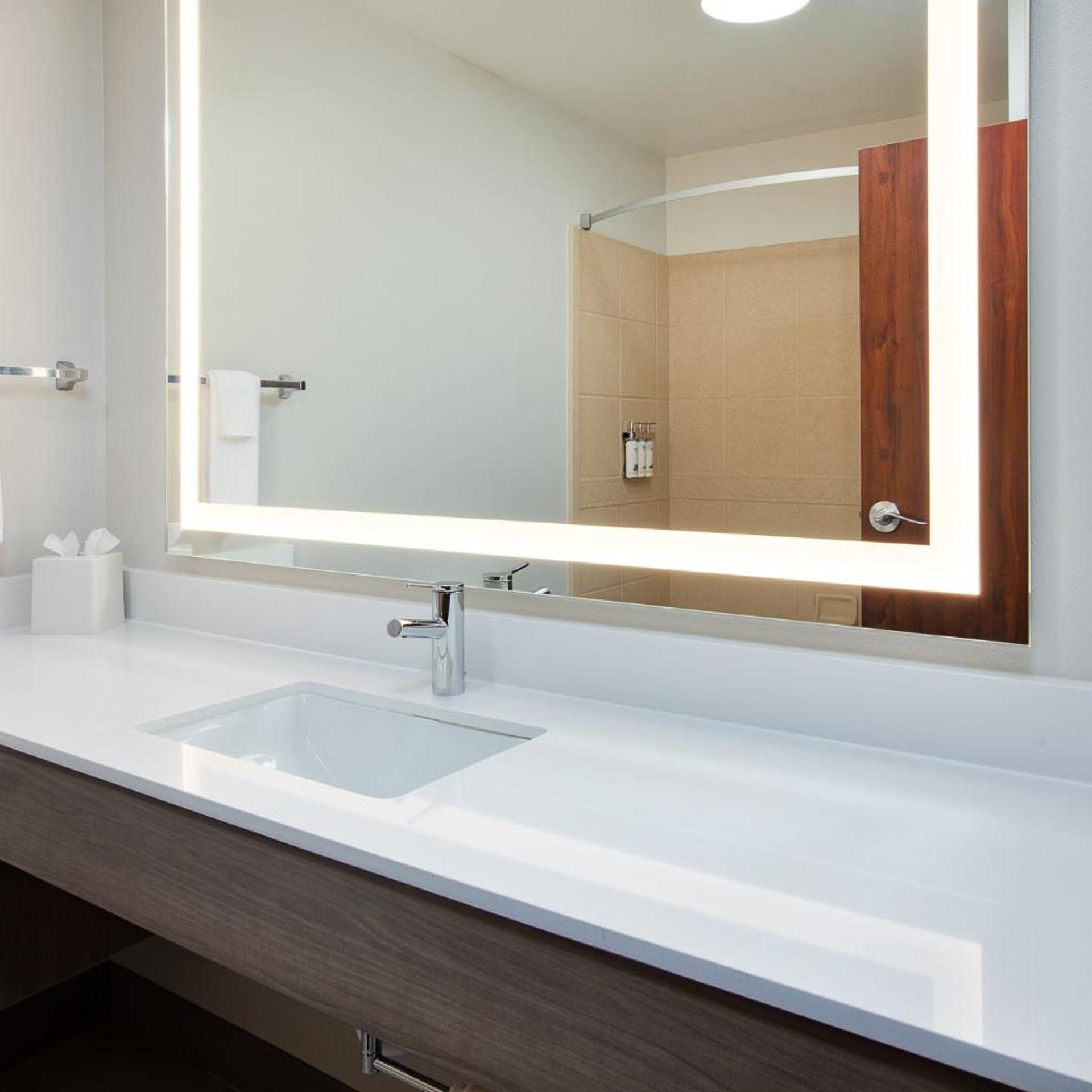 holiday inn express and suites sioux falls sw by ihg
