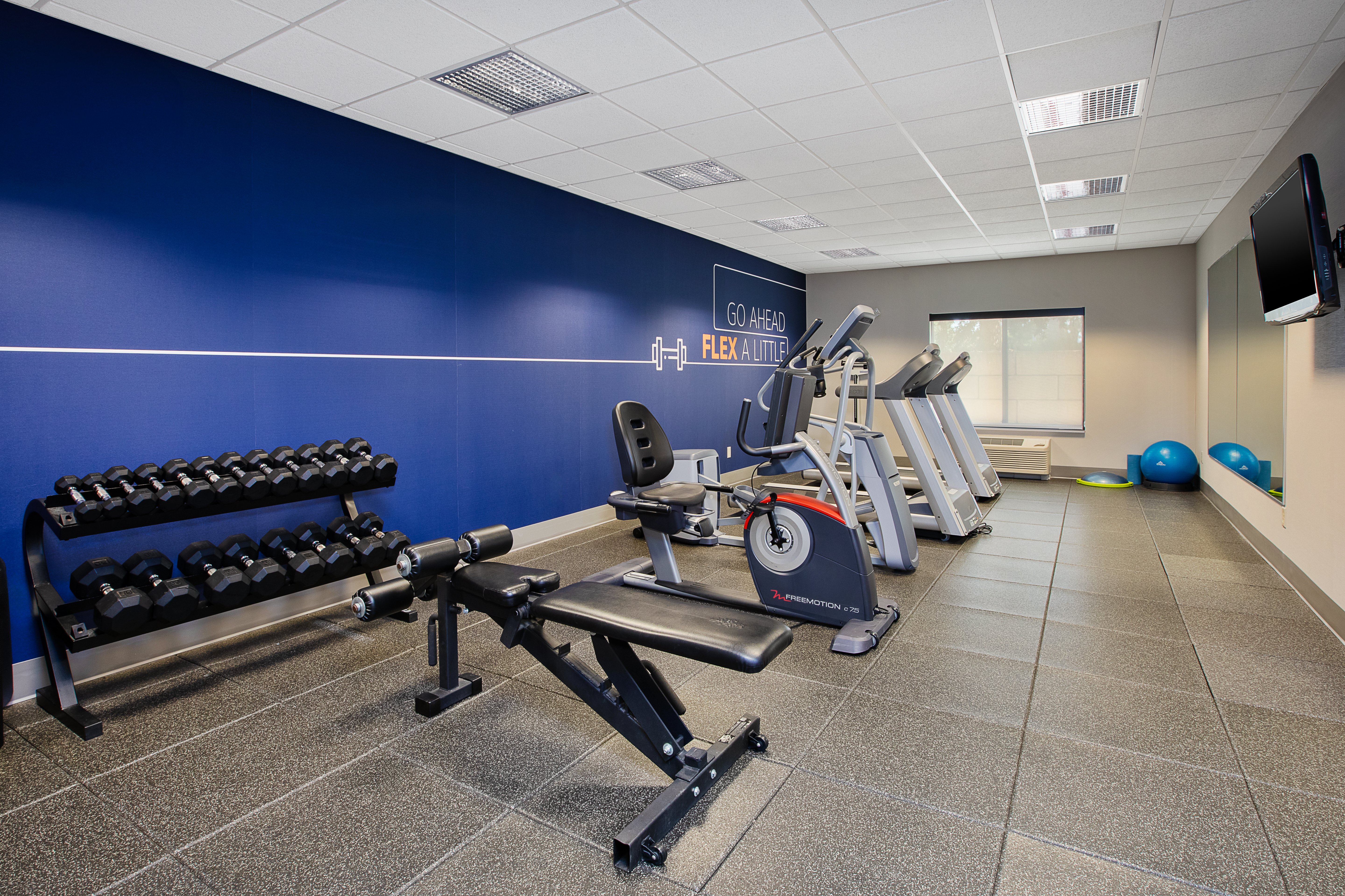 holiday inn express and suites sioux falls sw by ihg