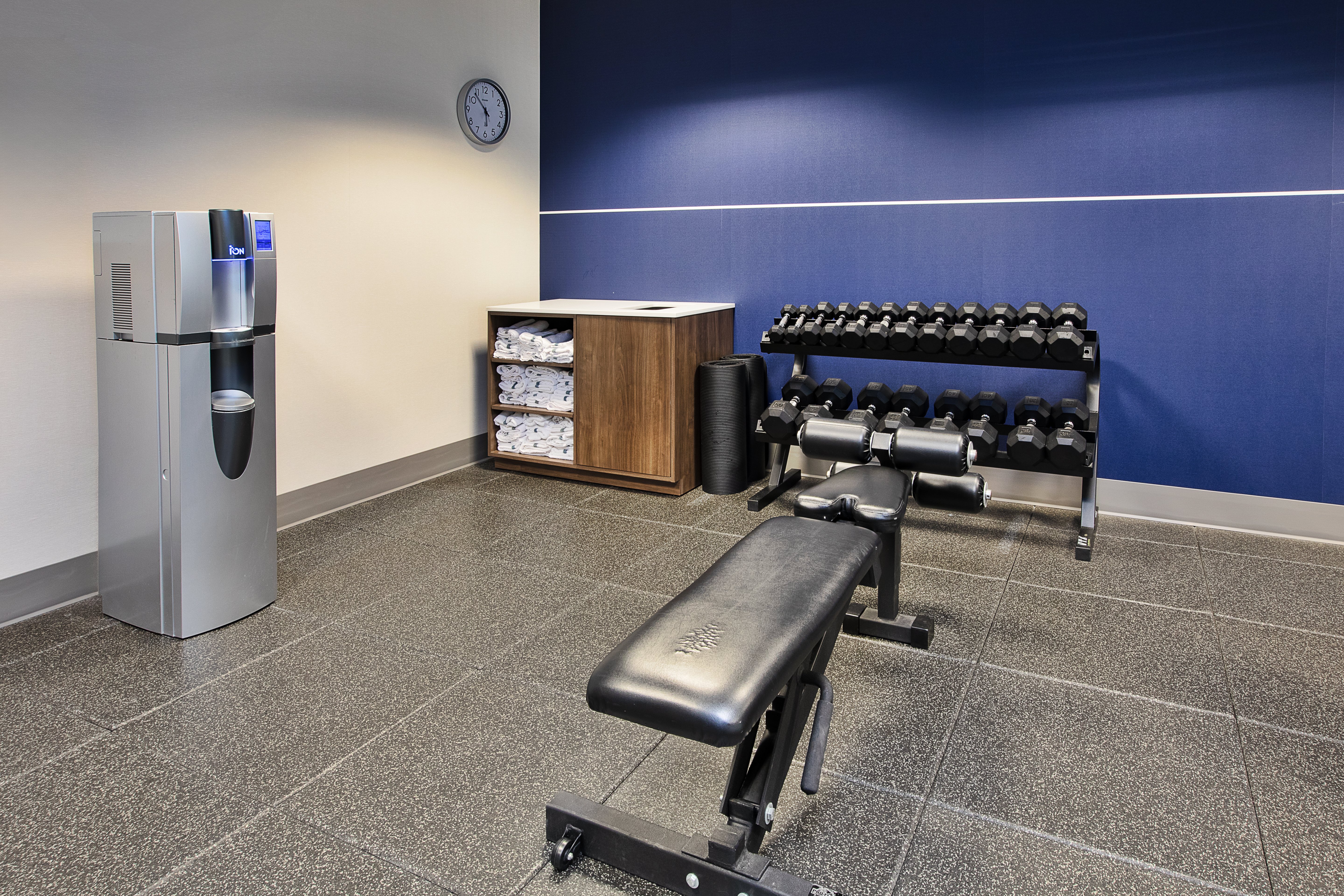 holiday inn express and suites sioux falls sw by ihg
