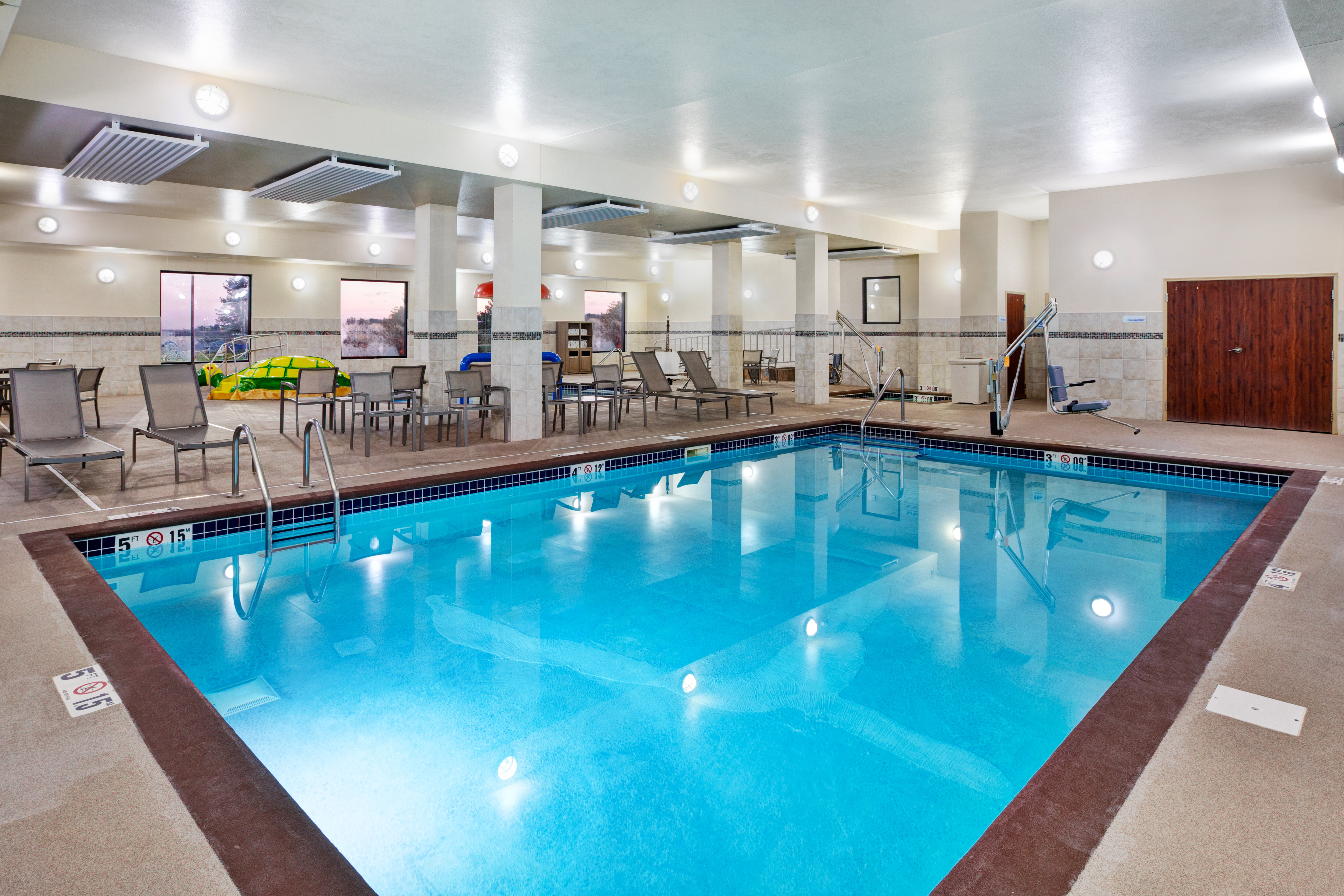 holiday inn express and suites sioux falls sw by ihg