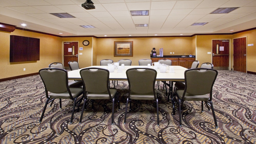 holiday inn express and suites sioux falls sw by ihg