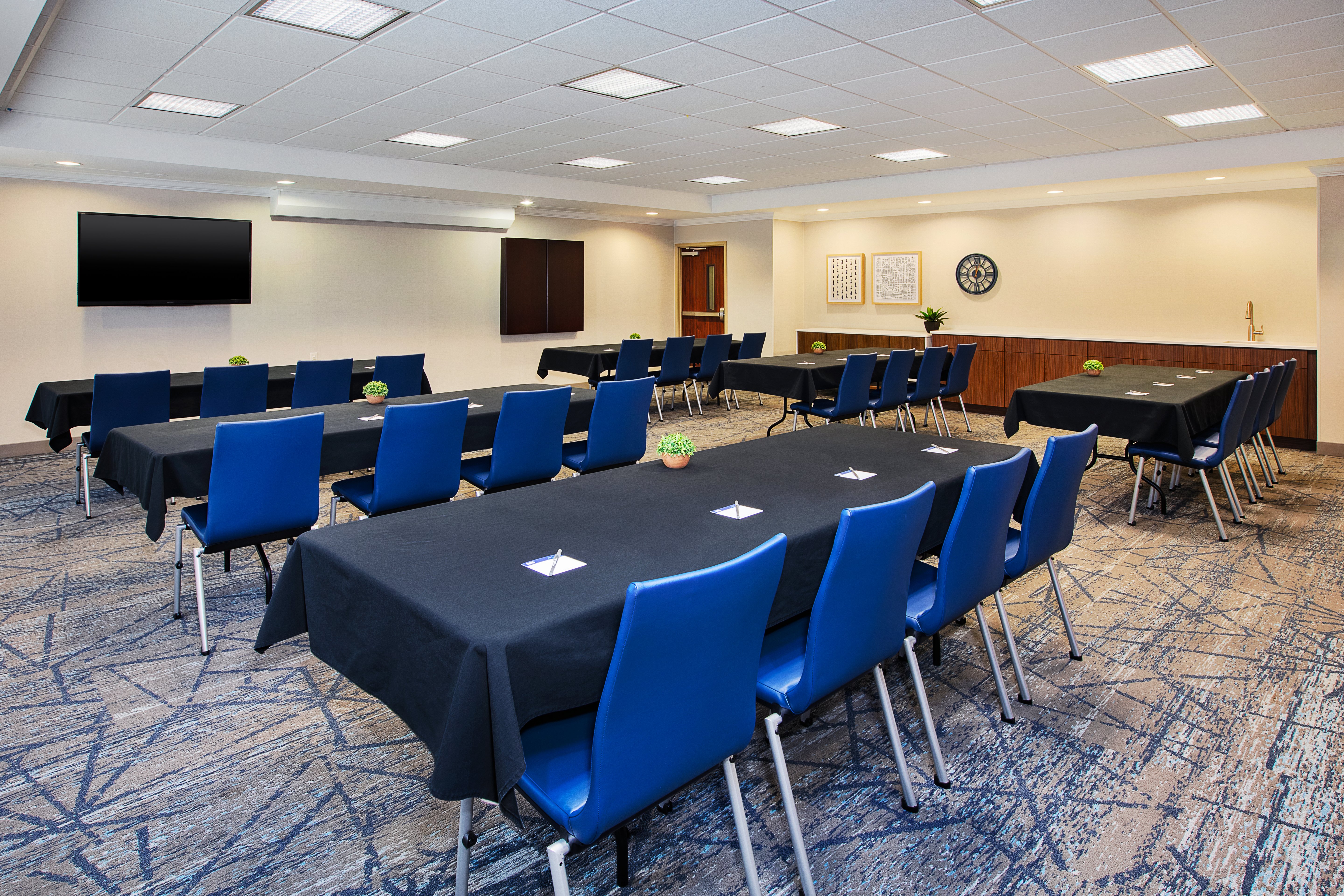 holiday inn express and suites sioux falls sw by ihg