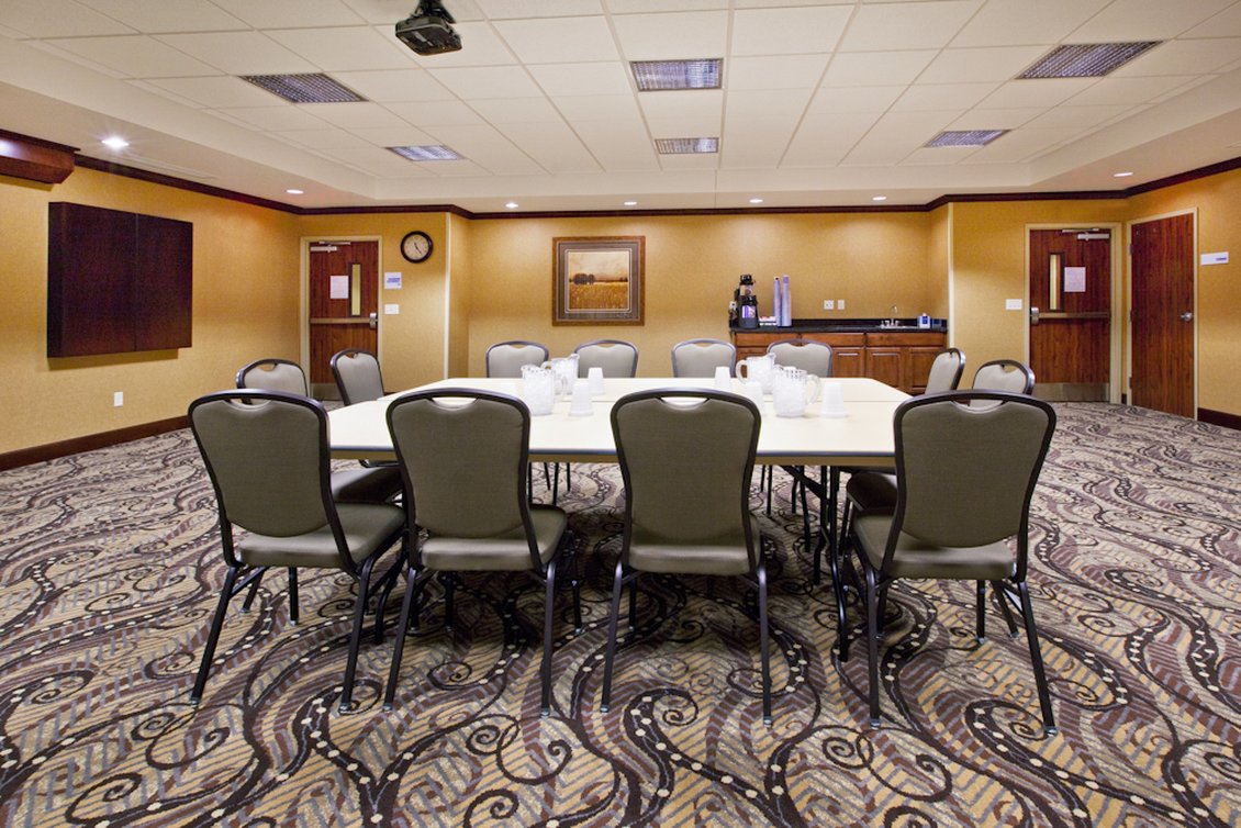 holiday inn express and suites sioux falls sw by ihg