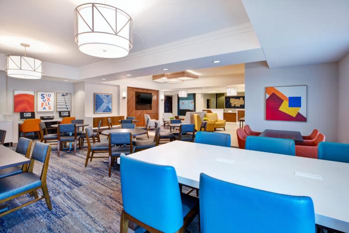 holiday inn express and suites sioux falls sw by ihg