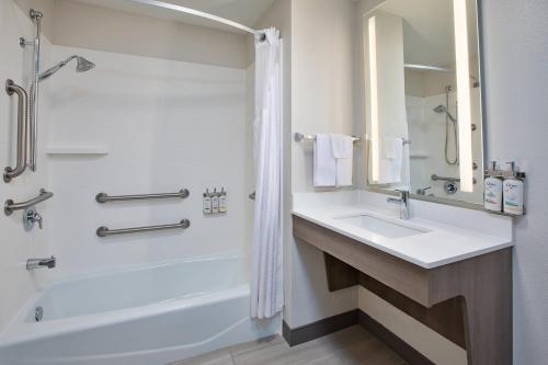 holiday inn express and suites sioux falls sw by ihg