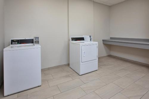 holiday inn express and suites sioux falls sw by ihg