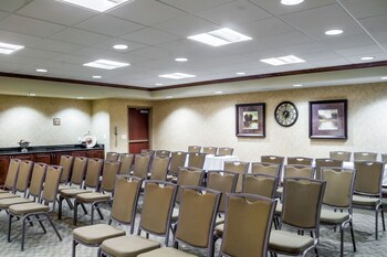 clarion pointe sioux falls airport