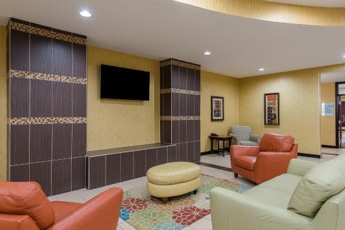 holiday inn express and suites lafayette east by ihg