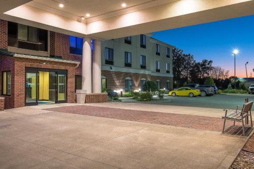 holiday inn express and suites lafayette east by ihg