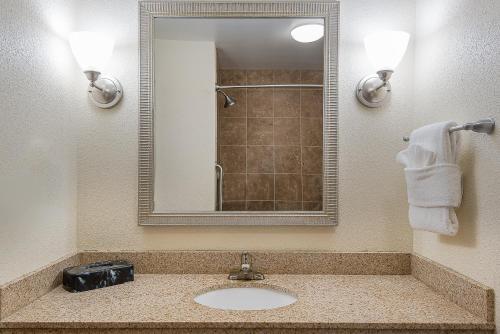 holiday inn express and suites lafayette east by ihg