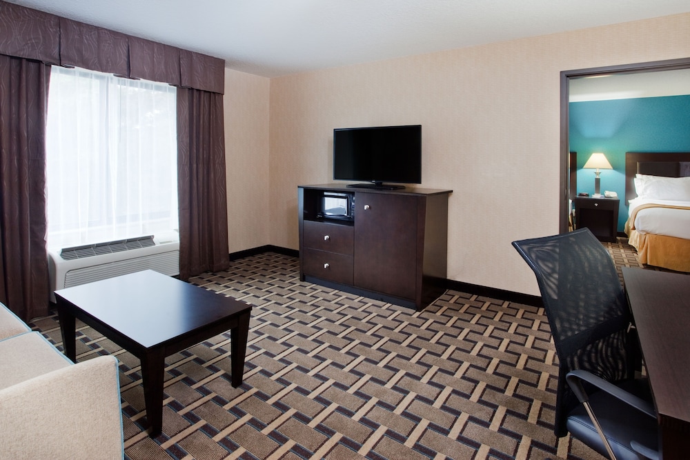 holiday inn express and suites buford ne lake lanier