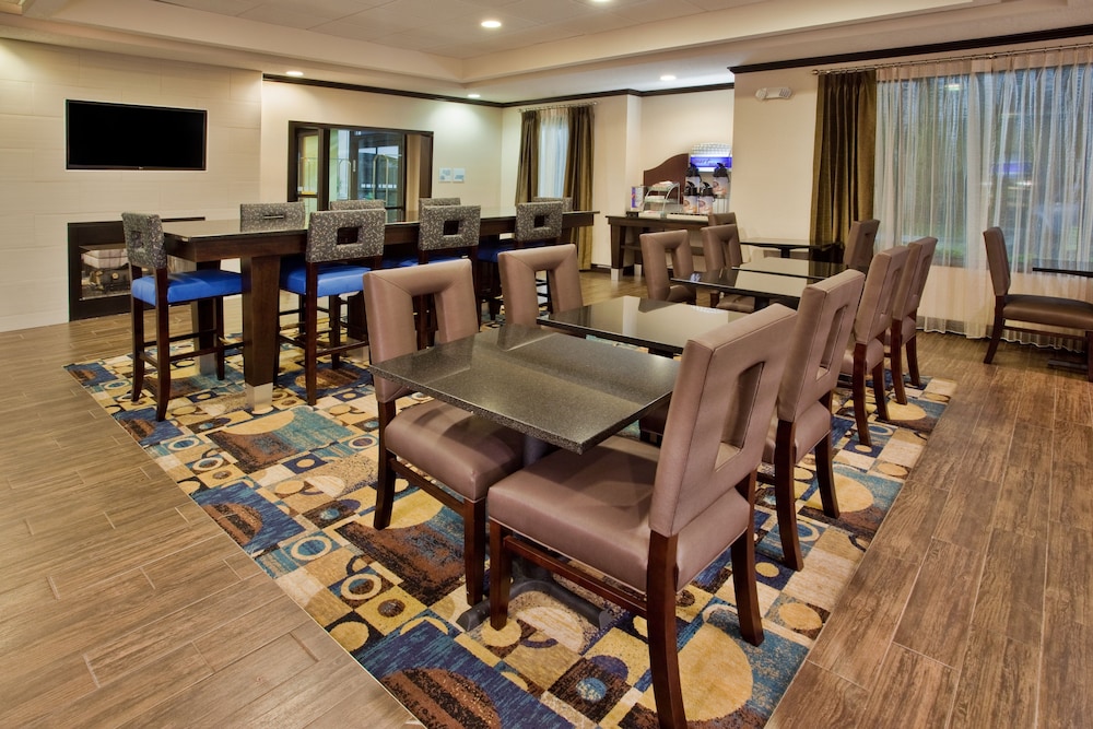 holiday inn express and suites buford ne lake lanier