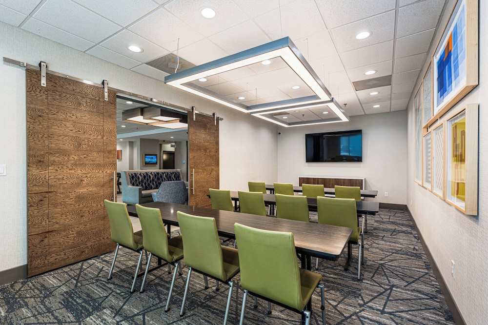 holiday inn express and suites buford ne lake lanier
