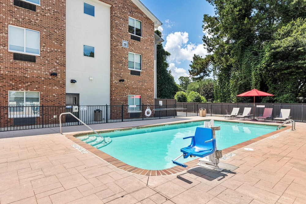 holiday inn express and suites buford ne lake lanier