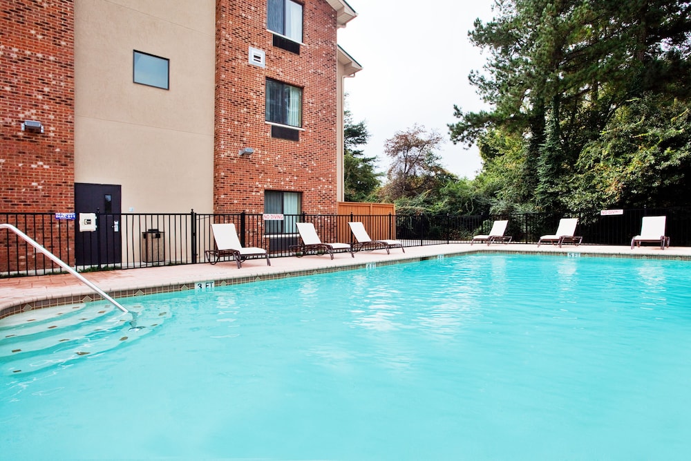 holiday inn express and suites buford ne lake lanier