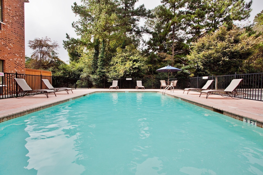 holiday inn express and suites buford ne lake lanier