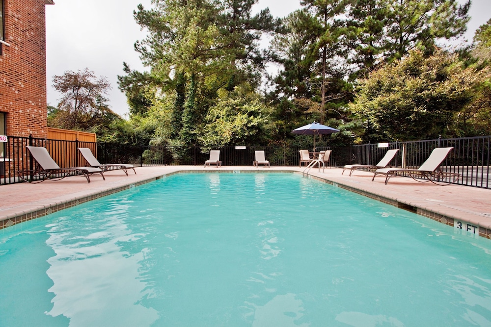 holiday inn express and suites buford ne lake lanier