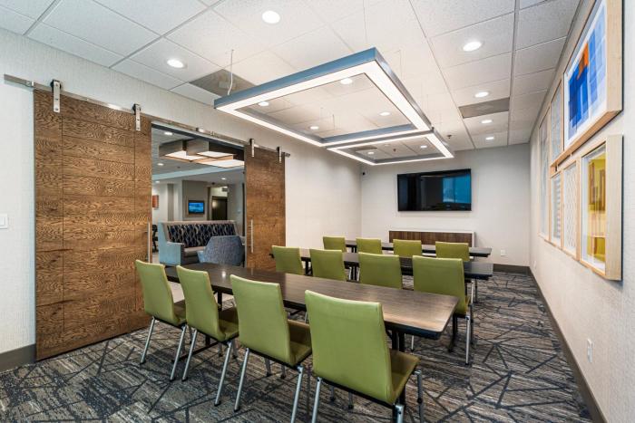 holiday inn express and suites buford ne lake lanier