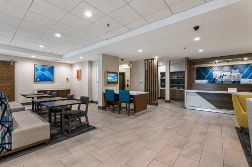 holiday inn express and suites buford ne lake lanier