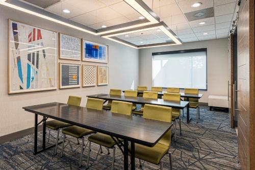 holiday inn express and suites buford ne lake lanier