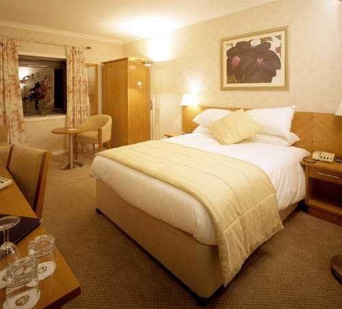 golden tulip manchester