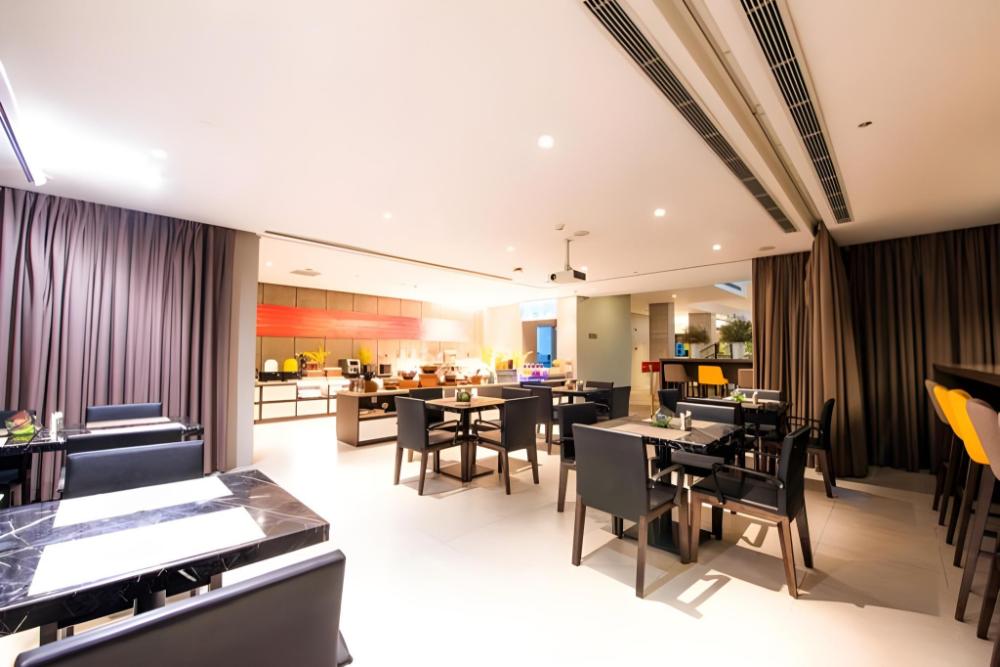 home inn plus subway station zhangzizhong road dongsi beijing