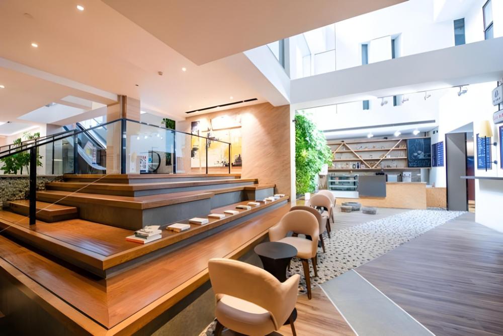 home inn plus subway station zhangzizhong road dongsi beijing