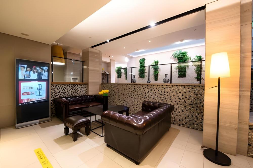 home inn plus subway station zhangzizhong road dongsi beijing