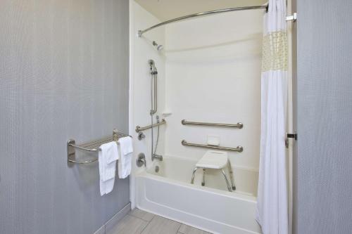 hampton inn and suites elyria