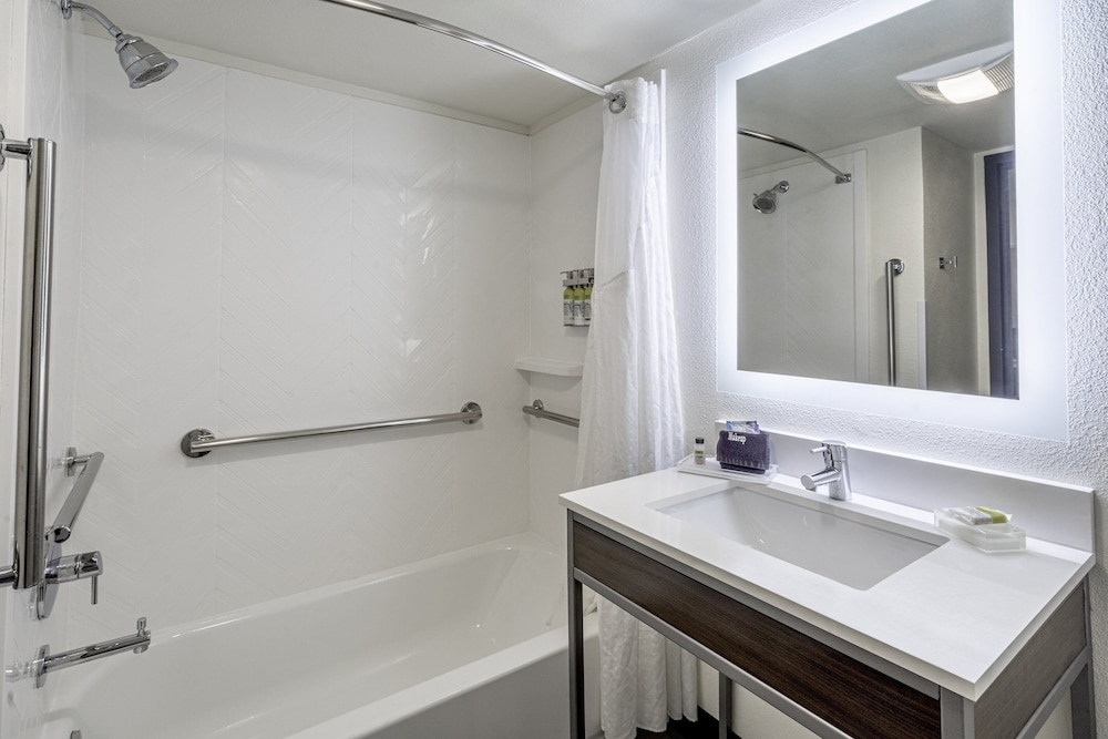 holiday inn and suites wausau rothschild by ihg