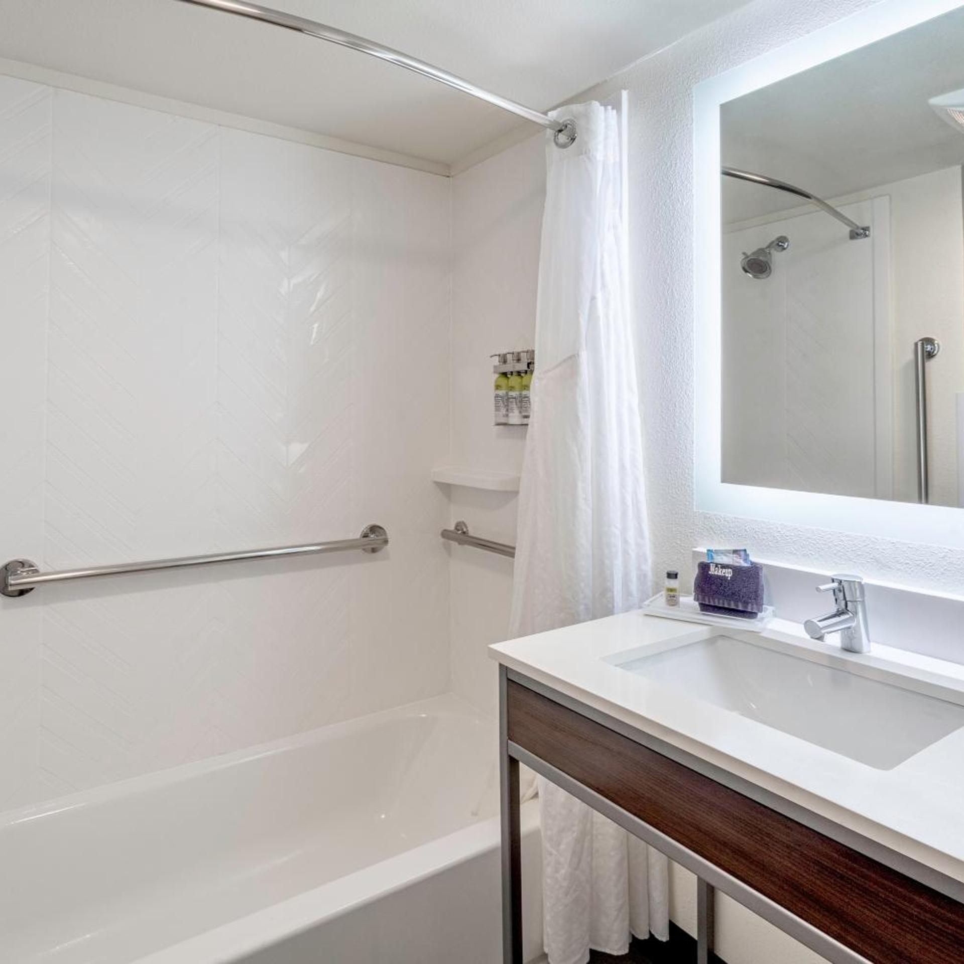 holiday inn and suites wausau rothschild by ihg