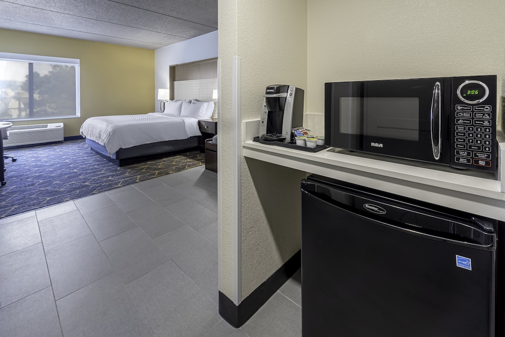 holiday inn and suites wausau rothschild by ihg