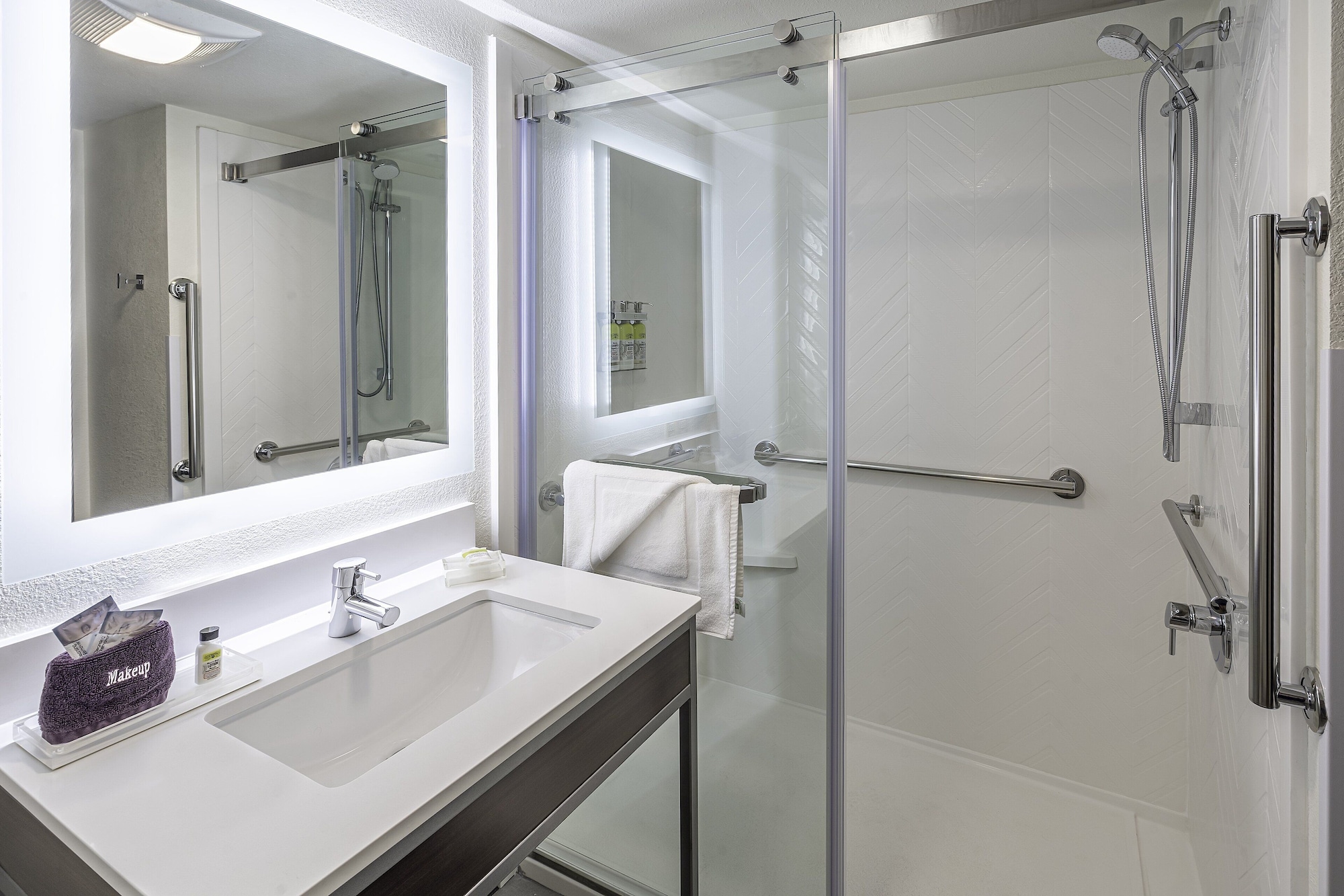 holiday inn and suites wausau rothschild by ihg
