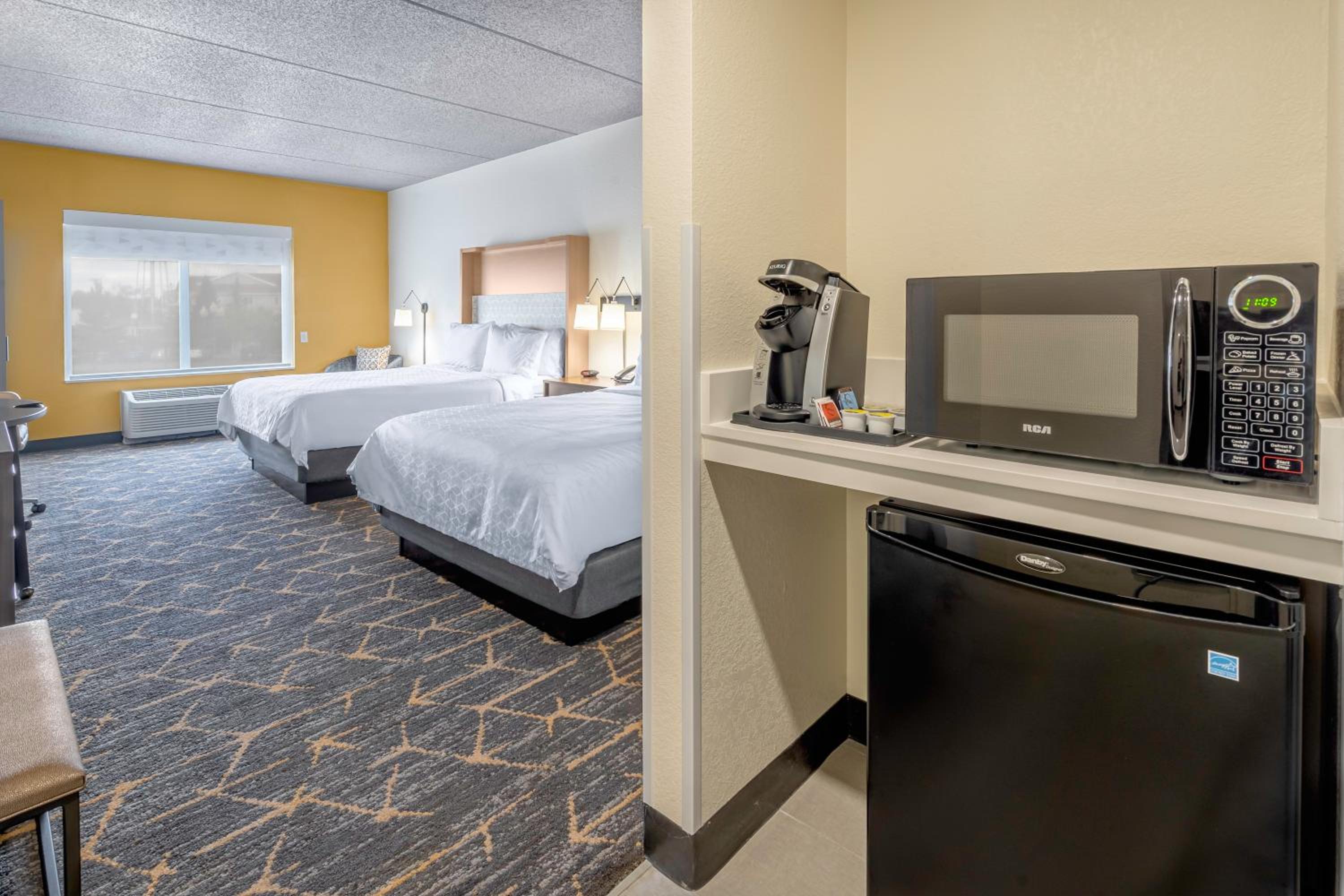 holiday inn and suites wausau rothschild by ihg