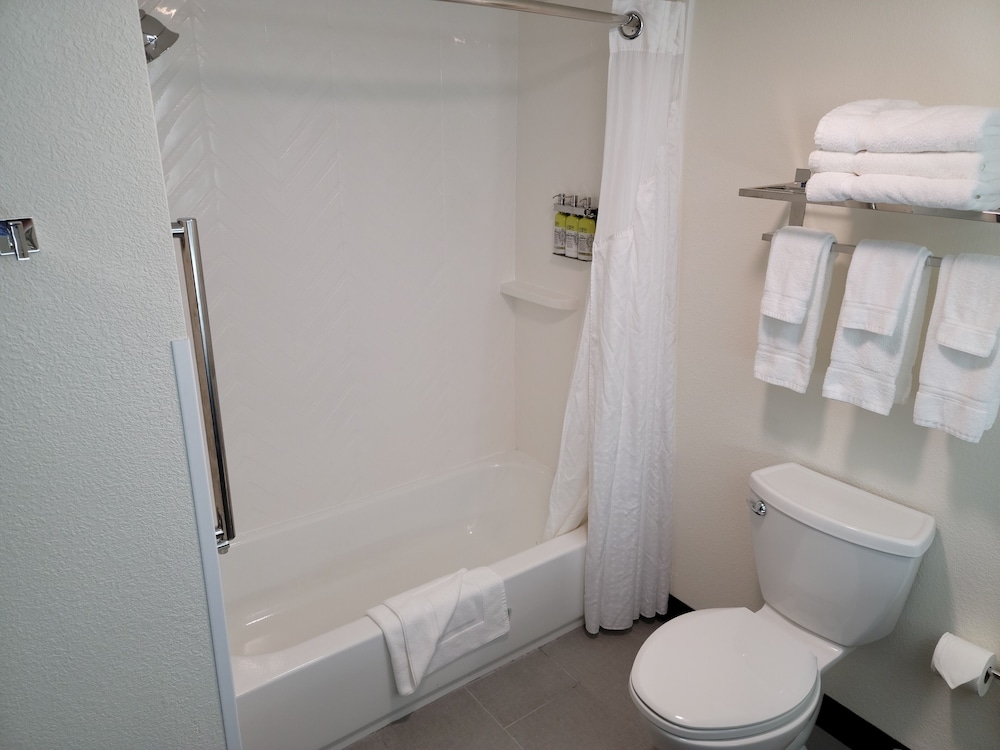 holiday inn and suites wausau rothschild by ihg